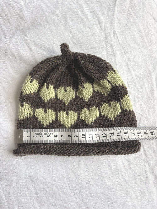 Älskling in brown and pistachio, hand-knitted cashmere baby hat
