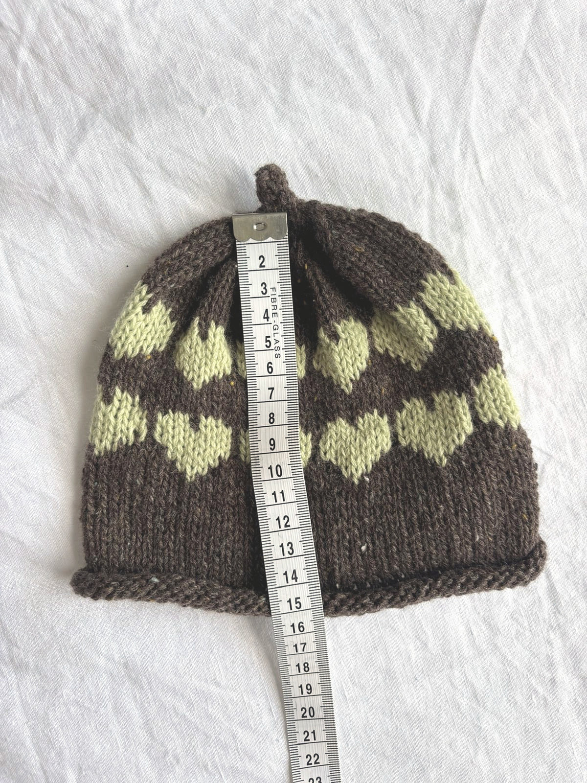 Älskling in brown and pistachio, hand-knitted cashmere baby hat