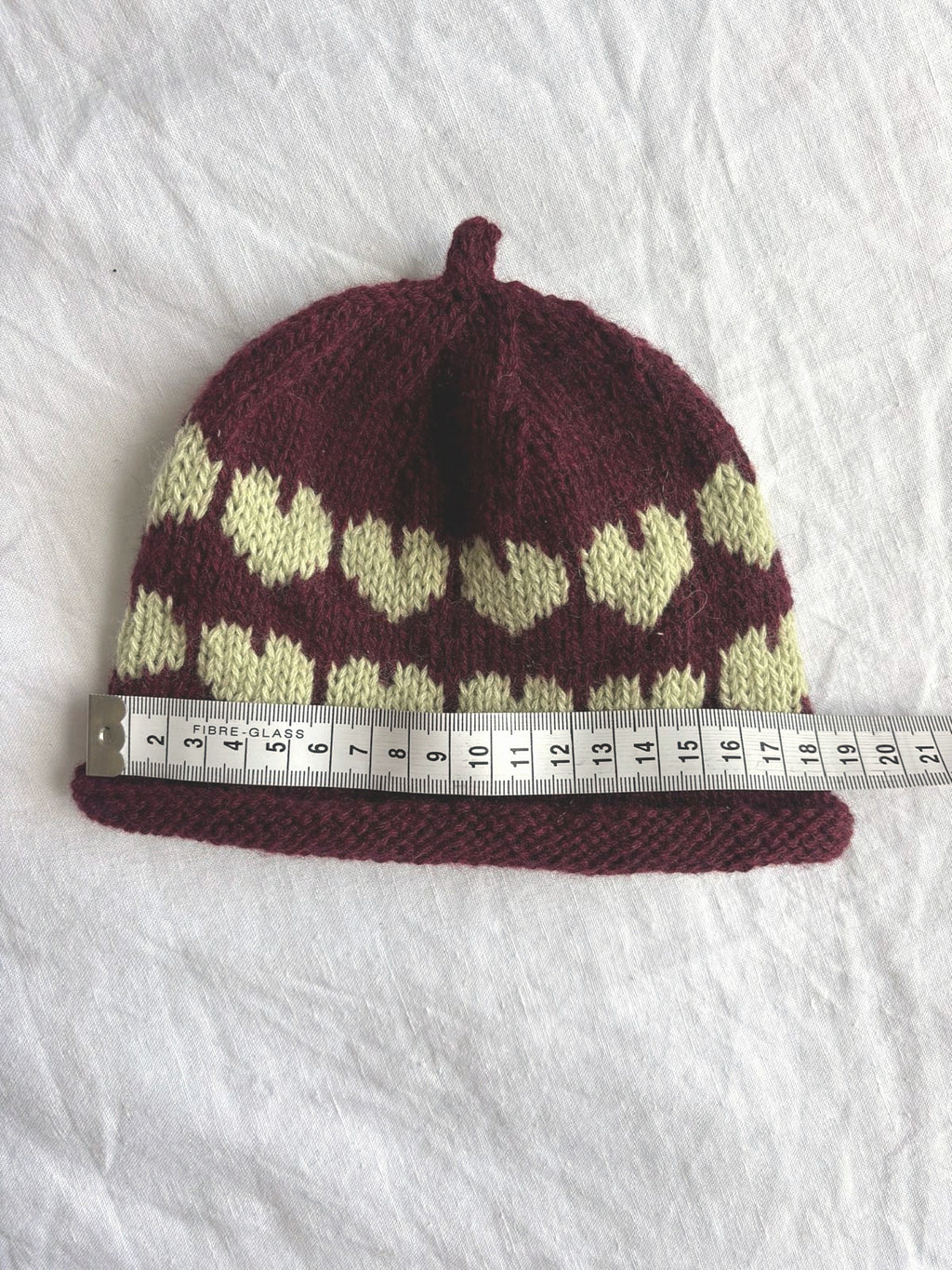 Älskling in burgundy and lime, hand-knitted cashmere baby hat