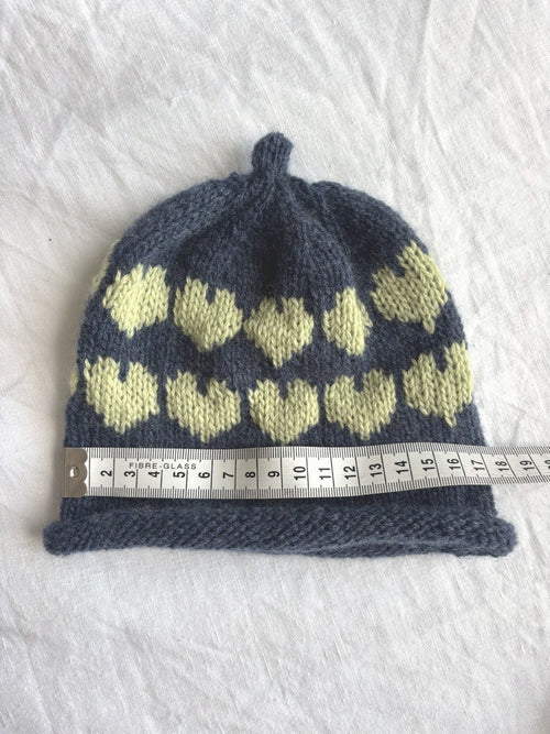 Älskling in denim blue and lime, hand-knitted cashmere baby hat
