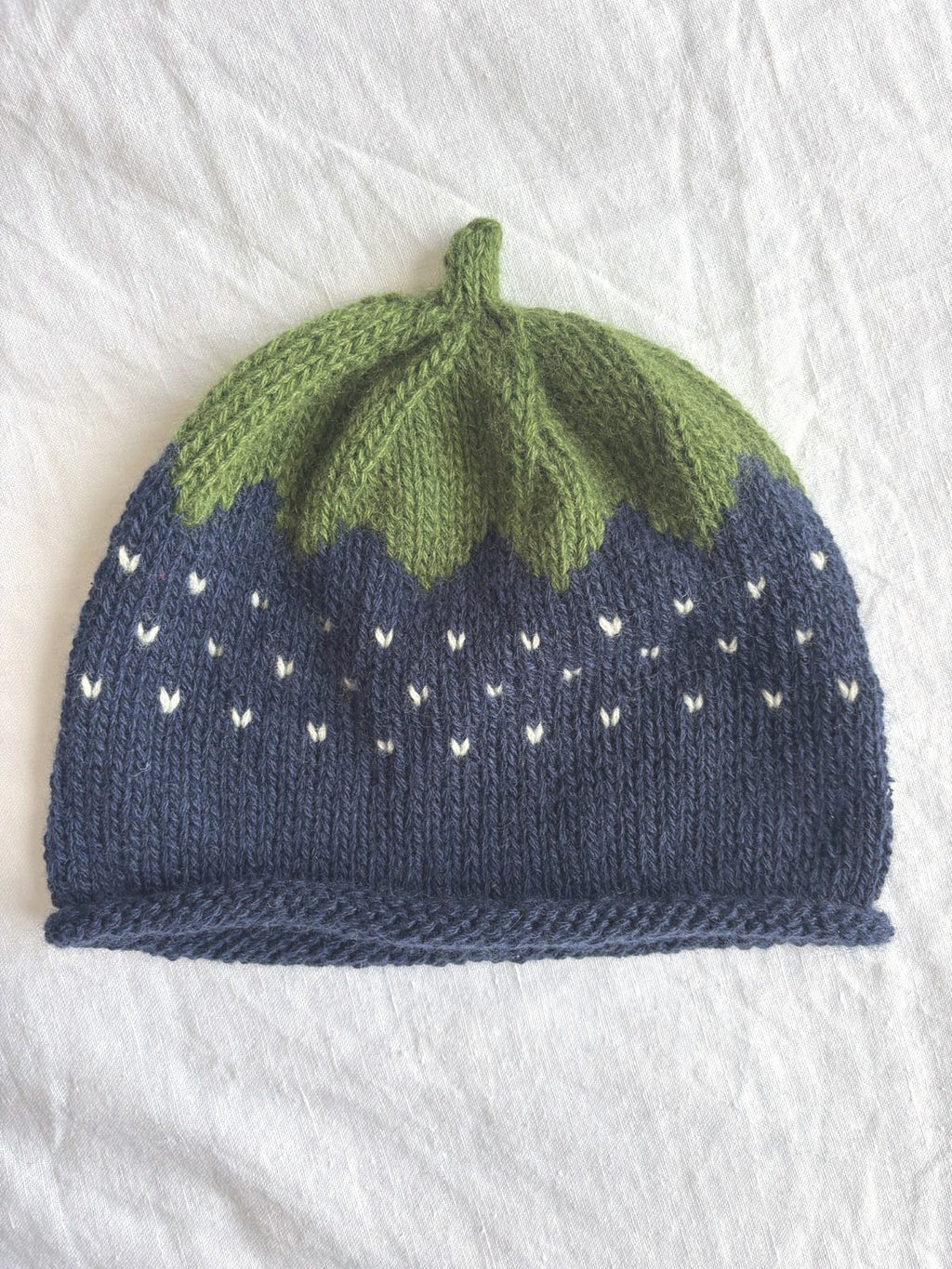 Smultron in navy, hand-knitted cashmere baby hat