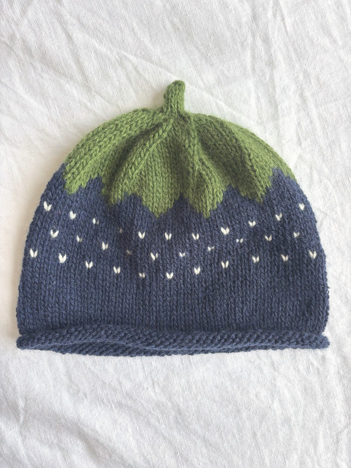 Smultron in navy, hand-knitted cashmere baby hat