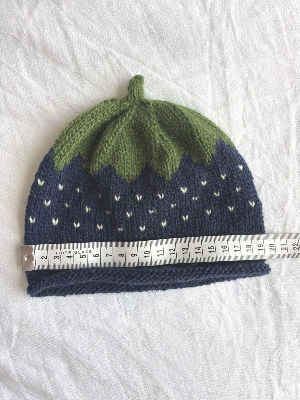 Smultron in navy, hand-knitted cashmere baby hat