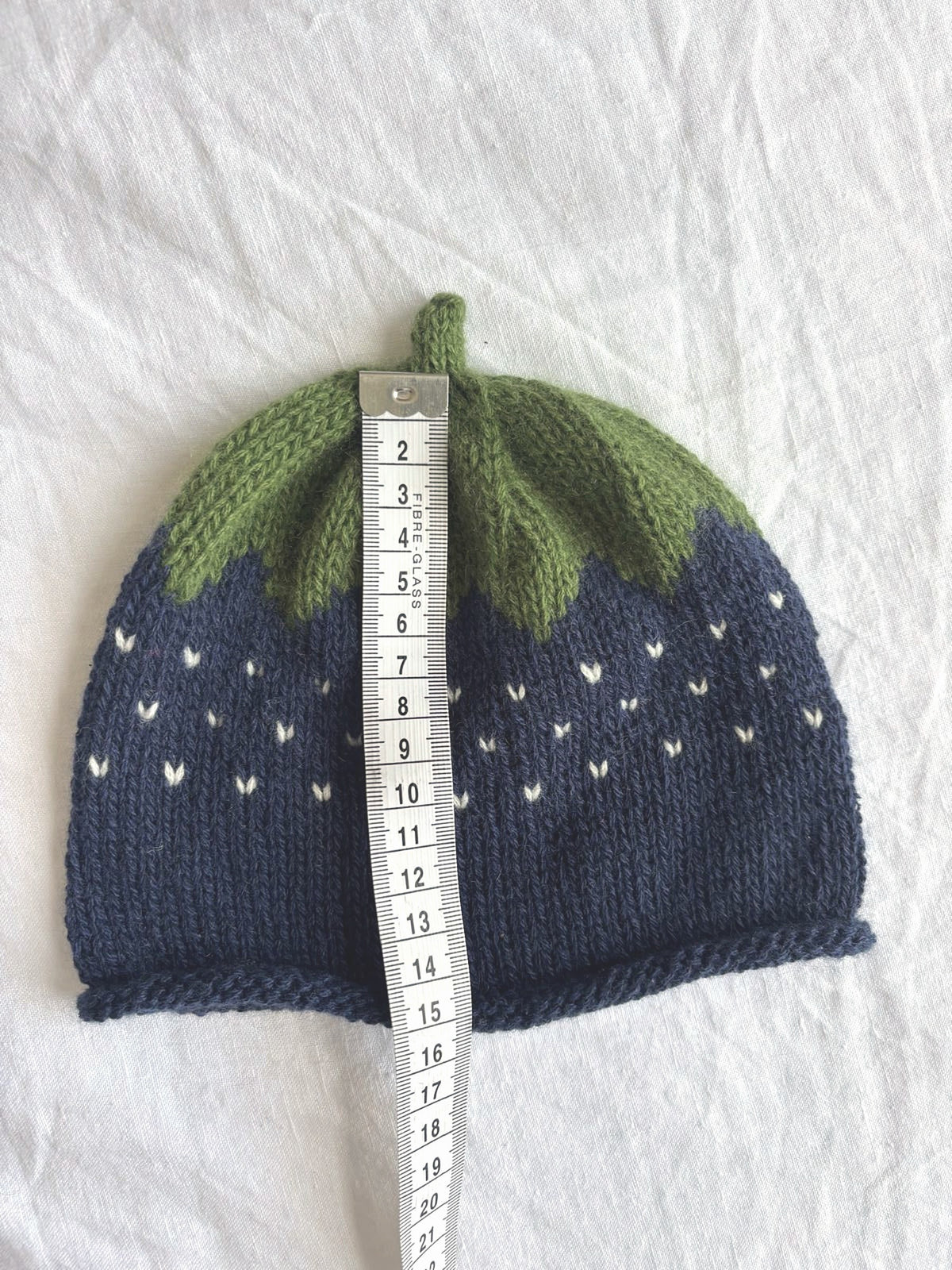 Smultron in navy, hand-knitted cashmere baby hat