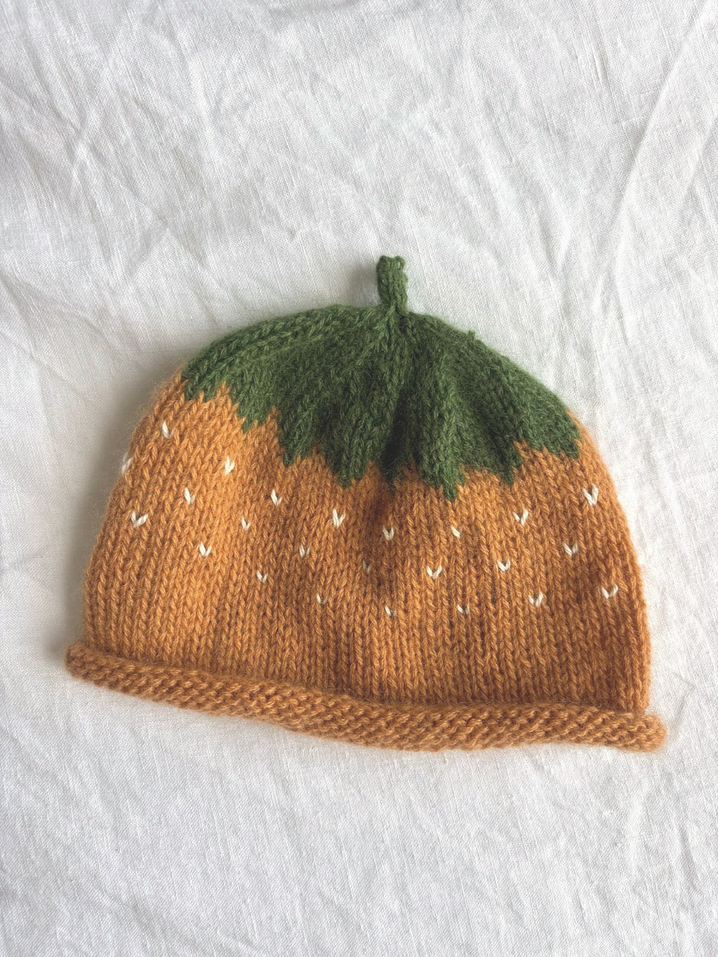 Smultron in orange, hand-knitted cashmere baby hat