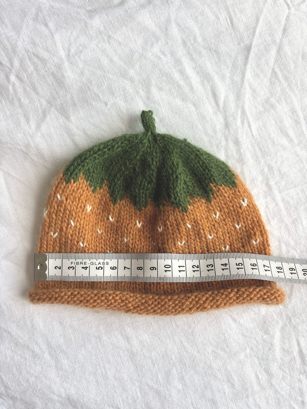 Smultron in orange, hand-knitted cashmere baby hat