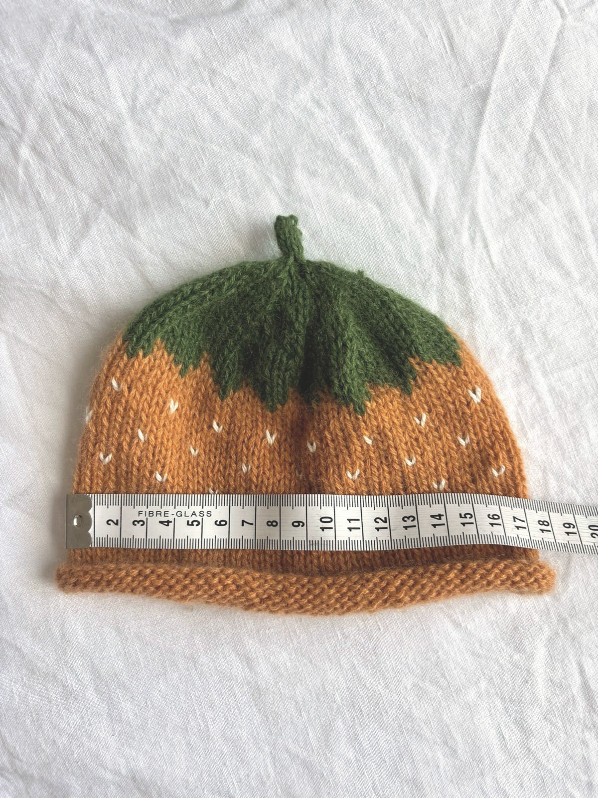 Smultron in orange, hand-knitted cashmere baby hat