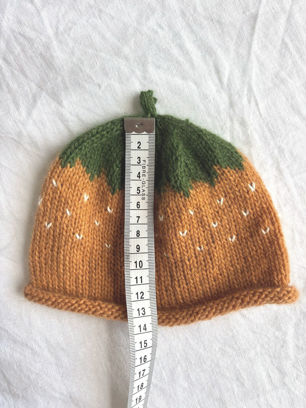 Smultron in orange, hand-knitted cashmere baby hat