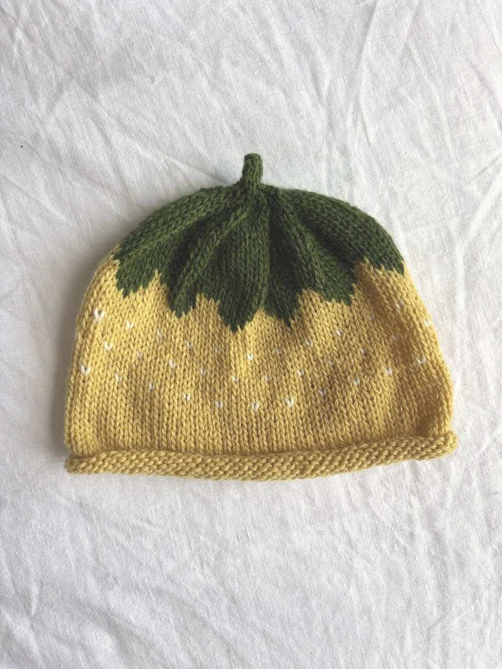 Smultron in yellow, hand-knitted cashmere baby hat