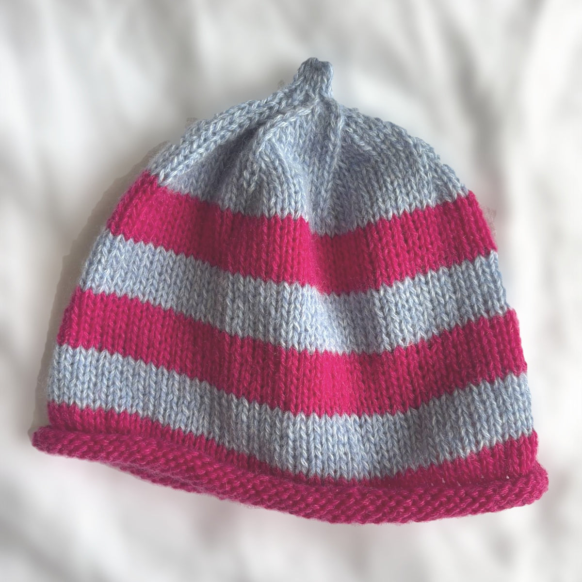 Lilla Frö Smultron strawberry baby hat