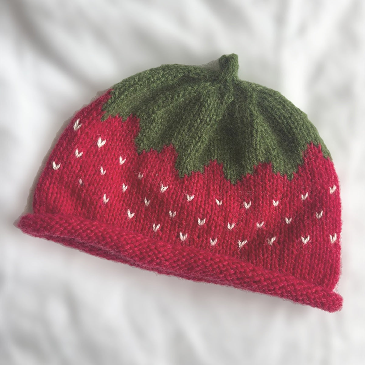 Lilla Frö Smultron strawberry baby hat